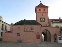 Horažďovice | Městské opevnění – Pražská (Červená) brána